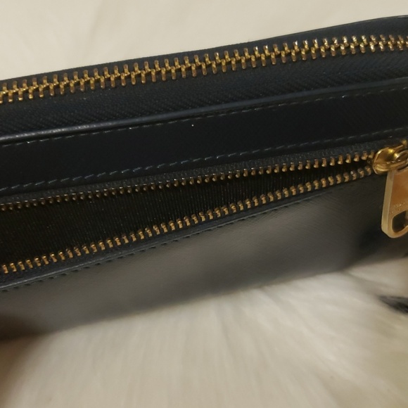 Badgley Mischka navy patent wallet - Picture 5 of 6